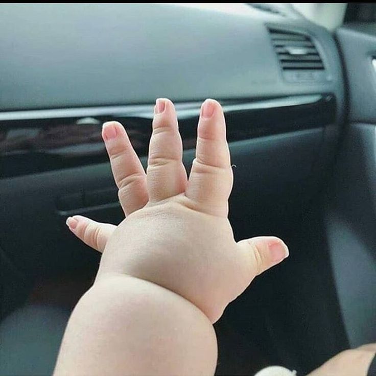 الودگی روی داشبورد
کودک هر لحظه به ان دست می زند